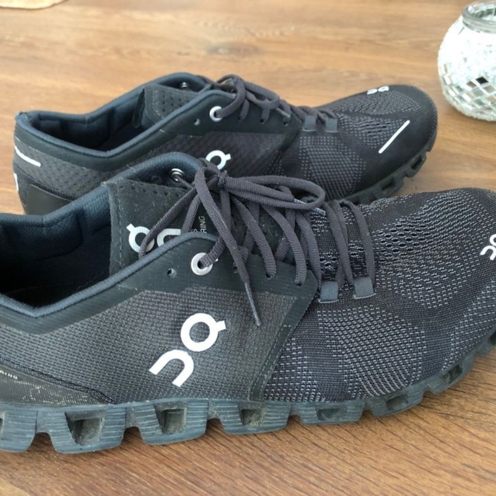 ON running Shoes.  Cloud X.  Men's 9.5.   Worn twice.